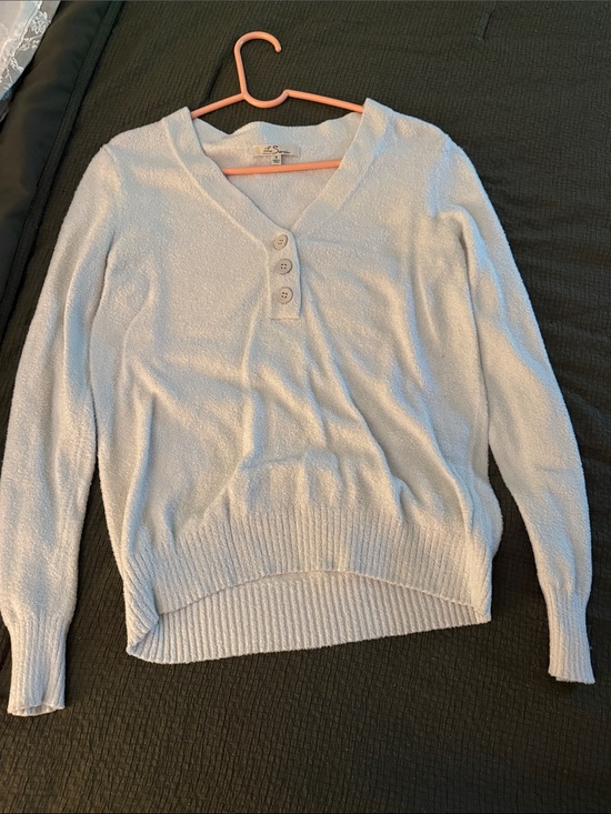 Les Serein Sweaters - Relaxed V-Neck Button Pullover Sweater in Light Blue